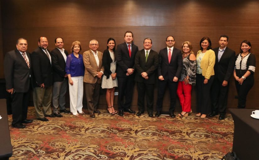 Ministro Néstor Gonzalez y Junta Directiva de APEX, se reúnen