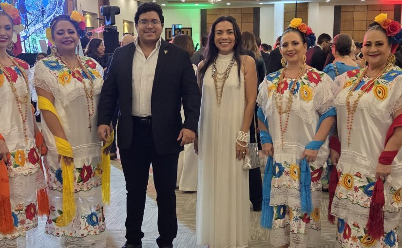 APEX en recepción diplomática de la Embajada de México por el 215.º aniversario de su independencia.